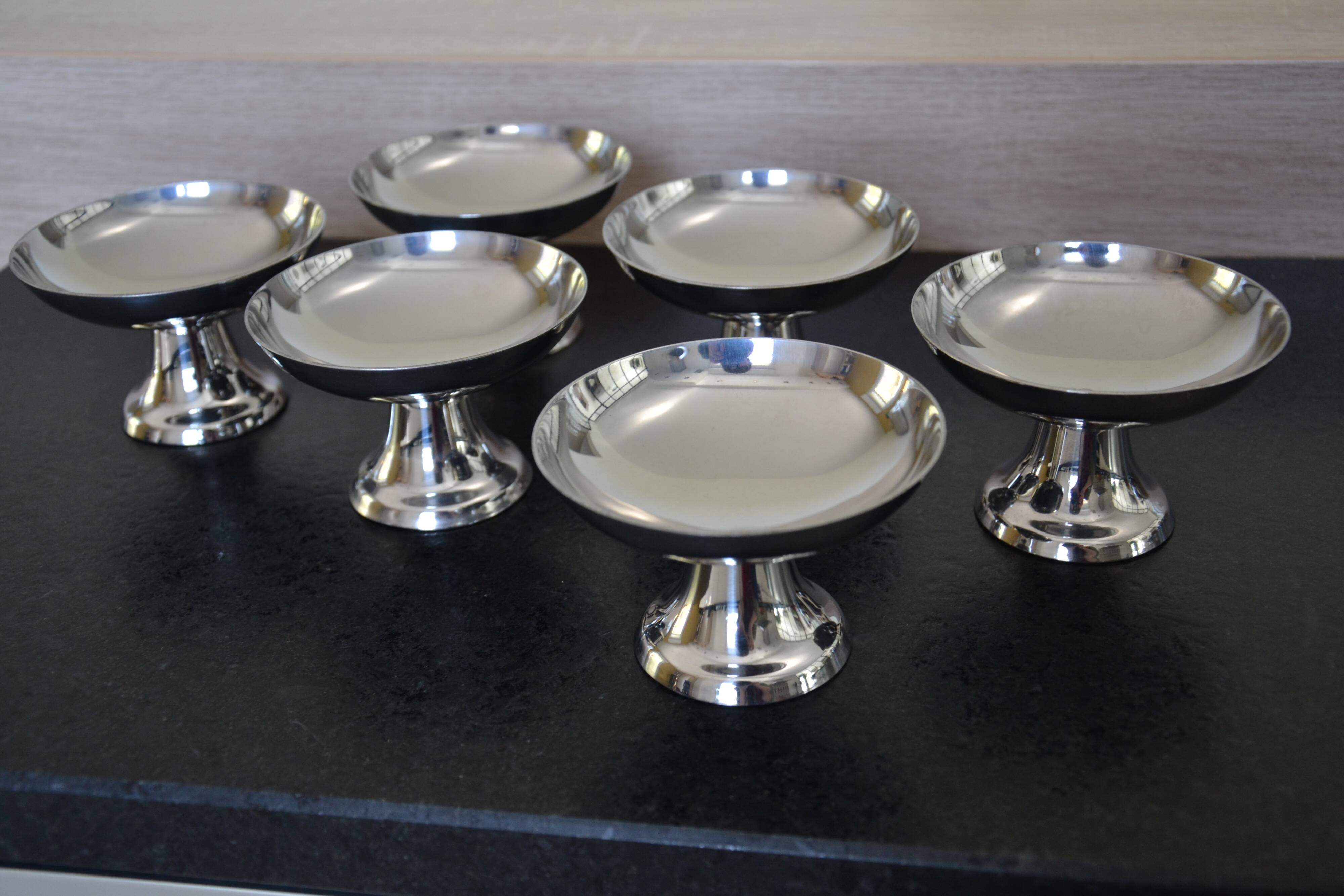 6 impeccable Guy Degrenne stainless steel bowls