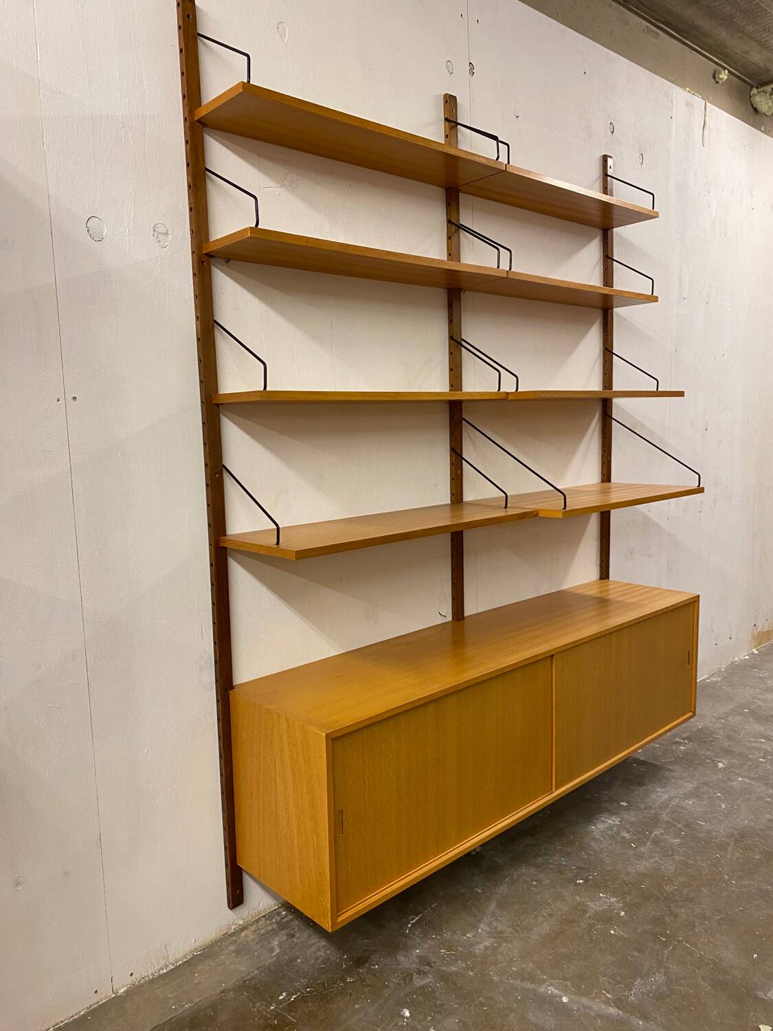 Unité murale scandinave vintage en chêne par Poul Cadovius pour Royal System, années 1960