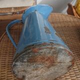Broc à eau en tôle émaillée bleue