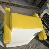 Paire de fauteuils en cuir jaune soleil