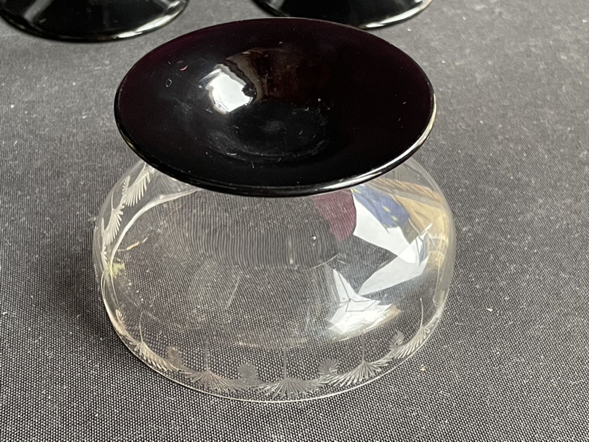 6 coupes à champagne ½ cristal guilloché pied coloré