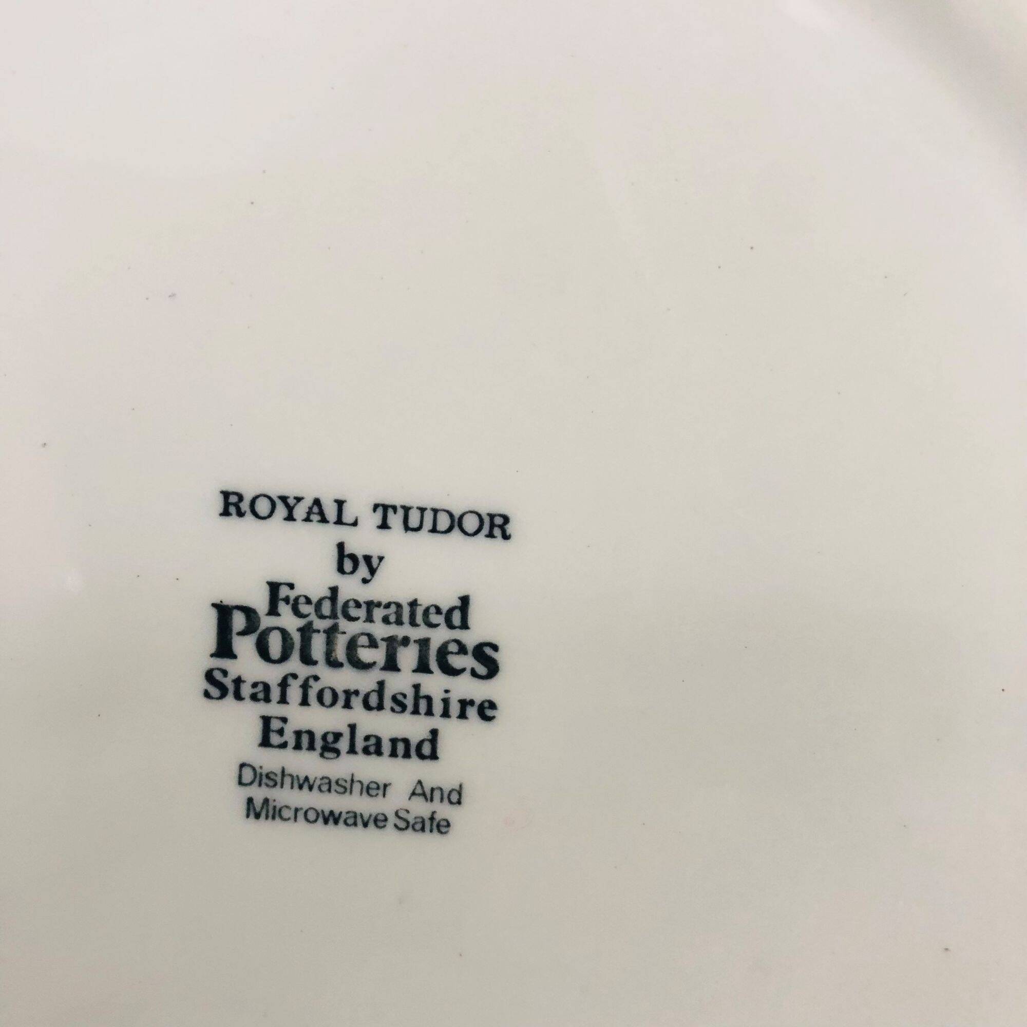 6 dessert plates, "Federated Potteries Staffordshire" (England).
