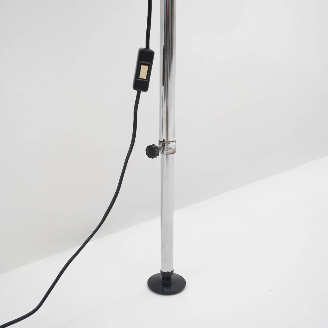 Lampe de sol chrome allant du sol au plafond, années 1970
