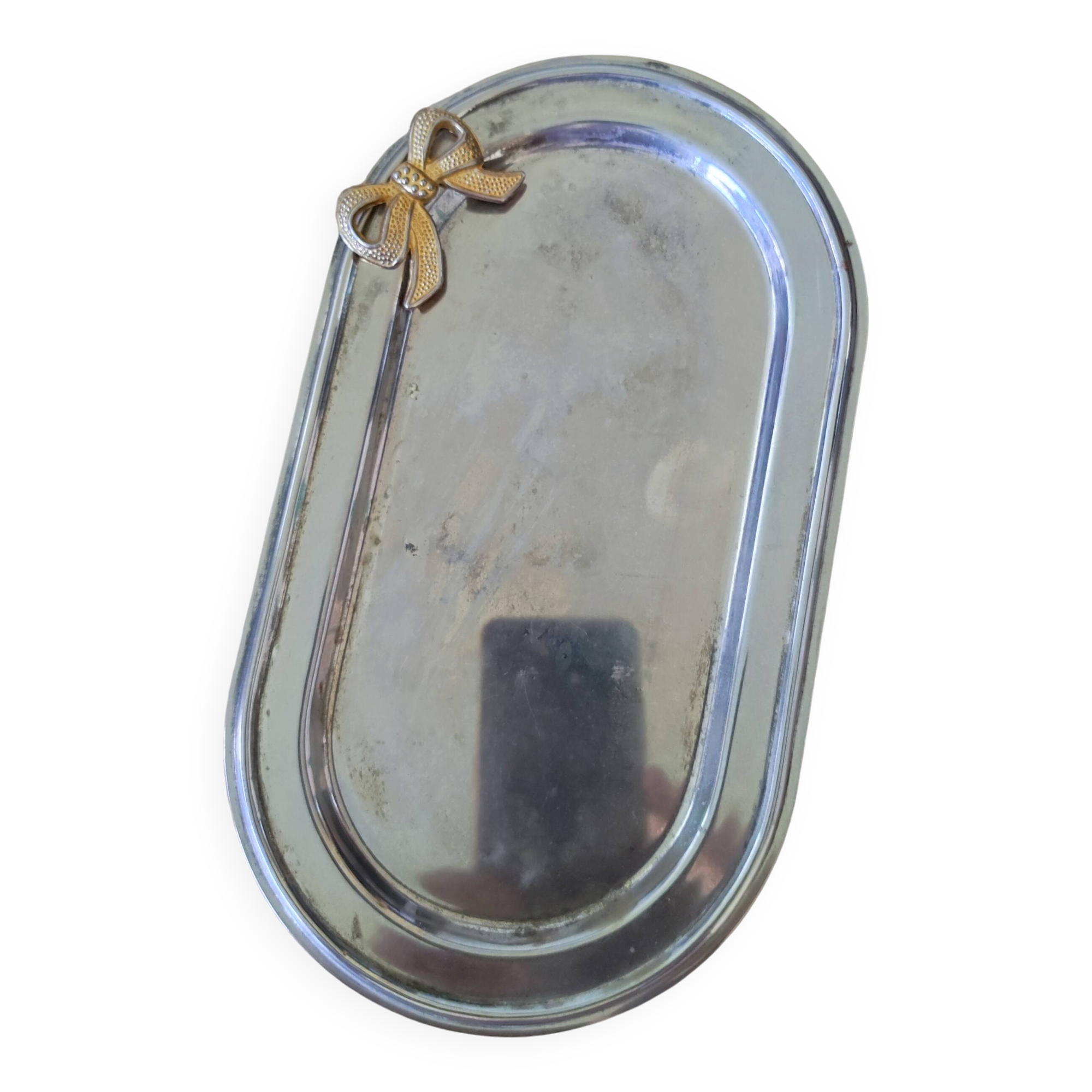 Plateau en métal avec noeud