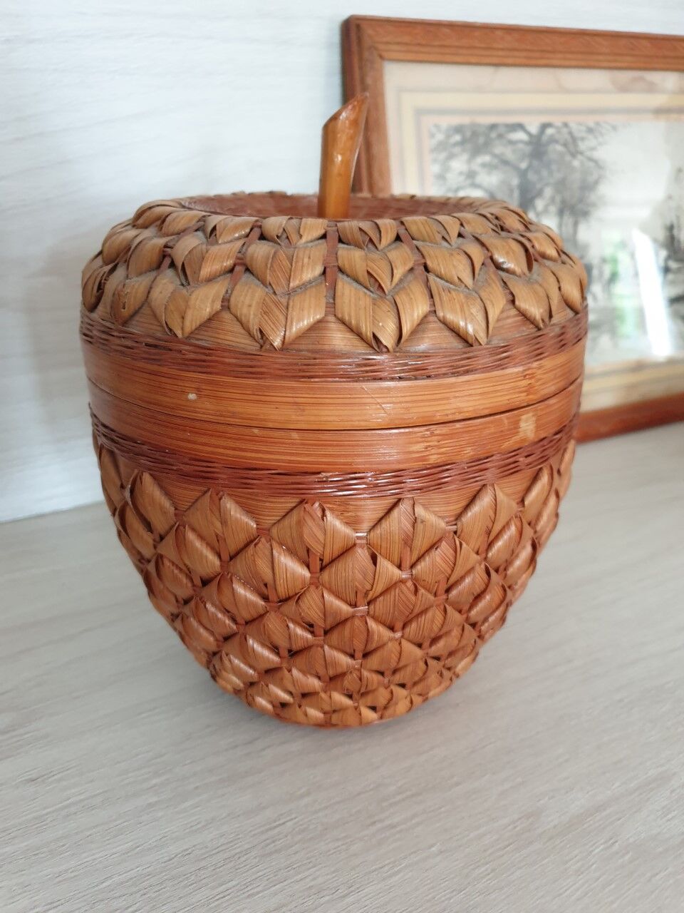 Box "Apple" in wicker 70s