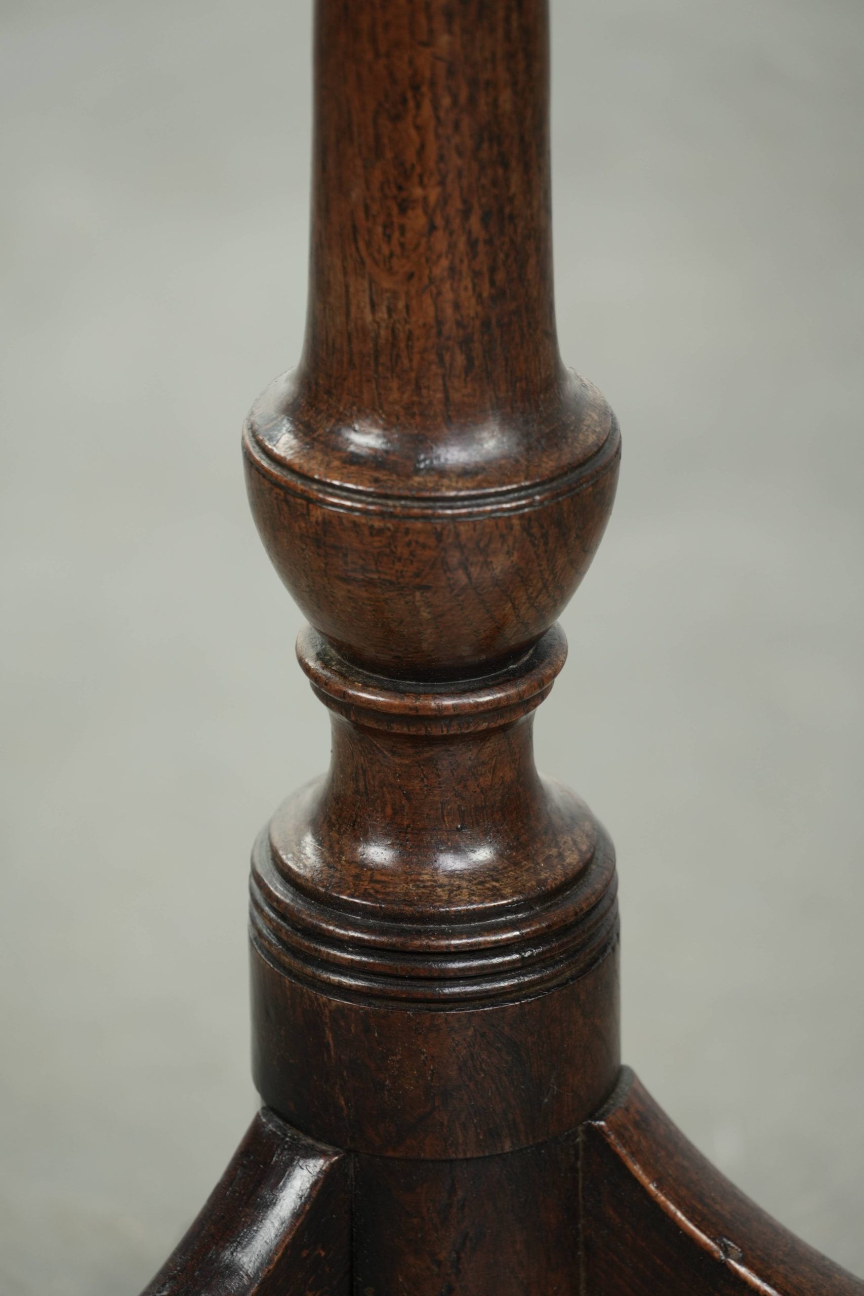 Antique English oak tilt top table / side table from the early 19th century