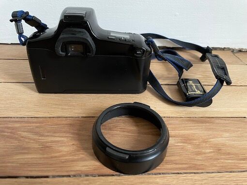 Minolta DYNAX 5000 i film camera and MINOLTA AF 35-105 mm lens