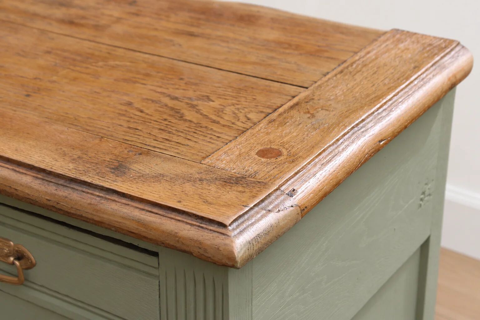 Antique art deco buffet in solid oak – pure lizard green & paint and natural wood – 121 cm