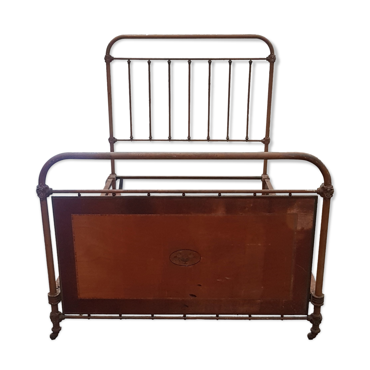 Old iron bed 1900
