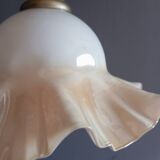 Suspension opaline à volants couleur vanille caramel 1950/60