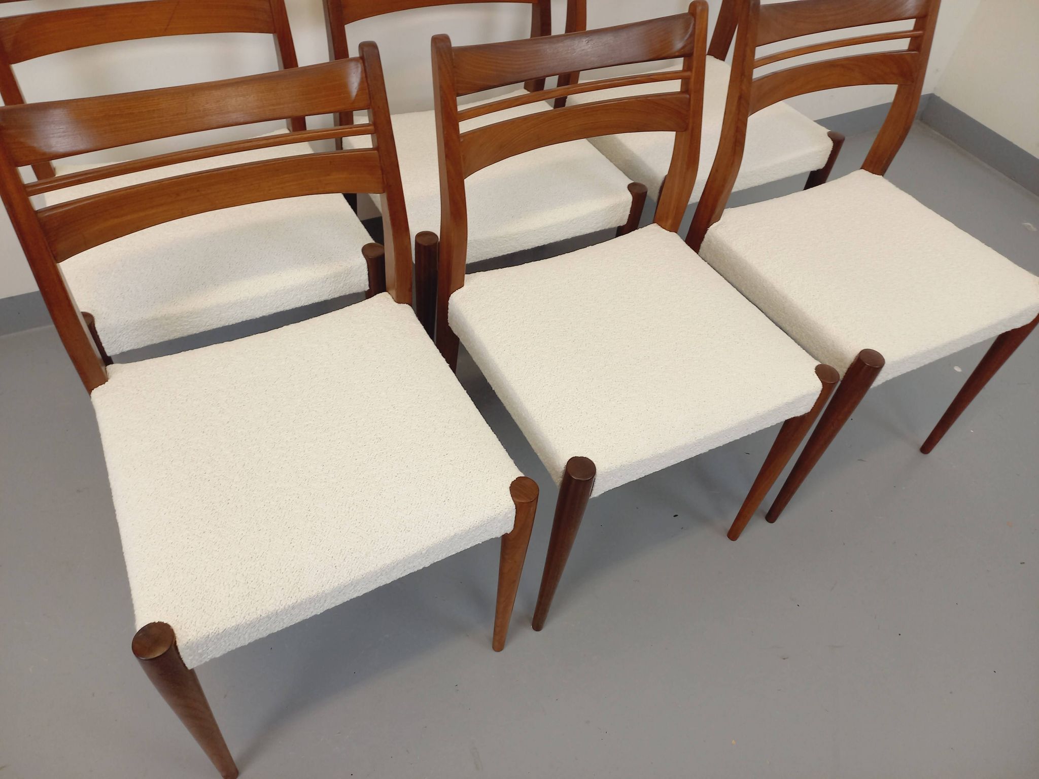Set of 6 vintage Scandinavian chairs in teak and bouclette fabric from the 60s