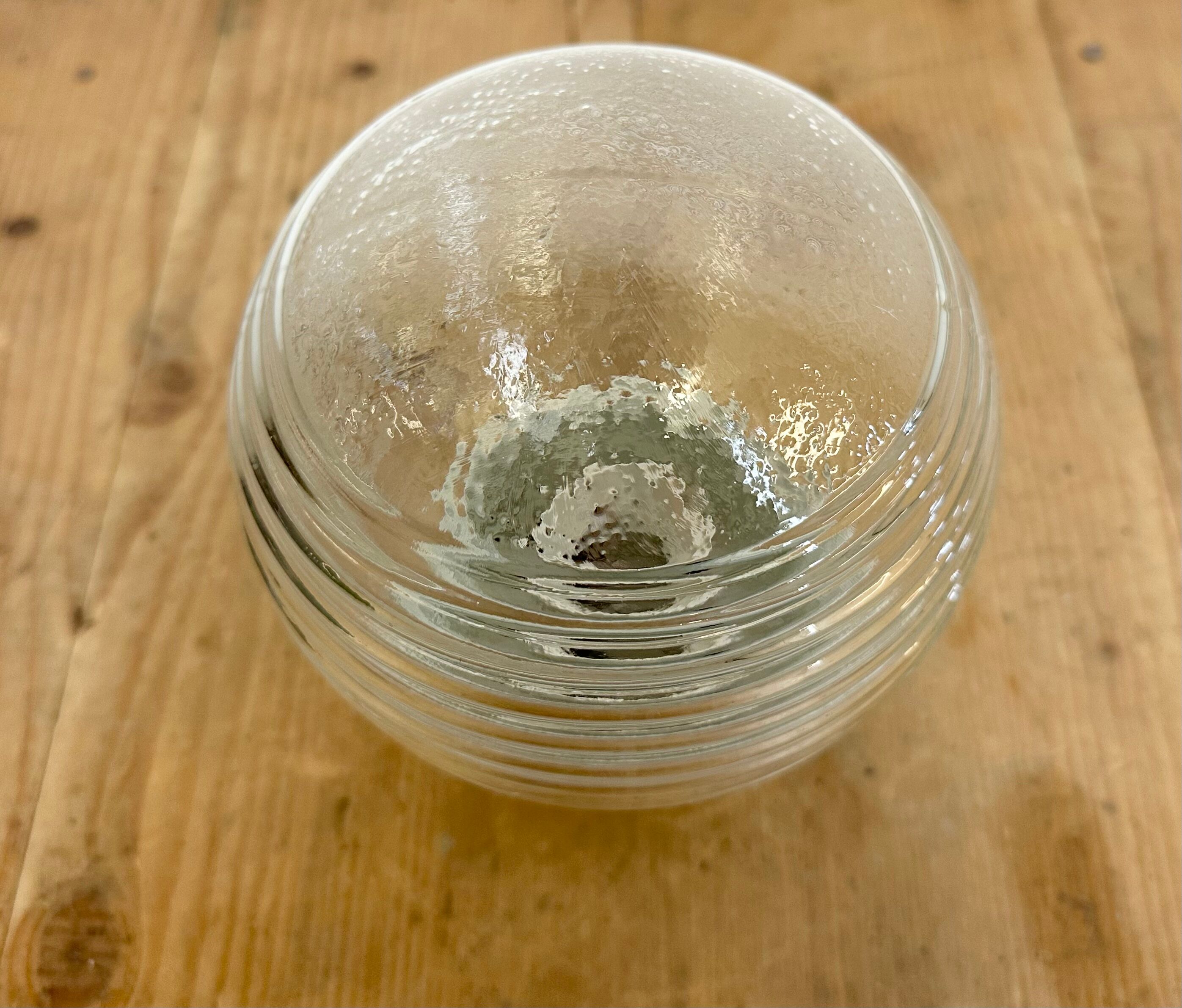 Plafonnier vintage en porcelaine blanche avec verre strié, années 1970