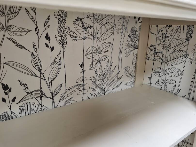 Old sideboard with 2 doors, lower St Hubert