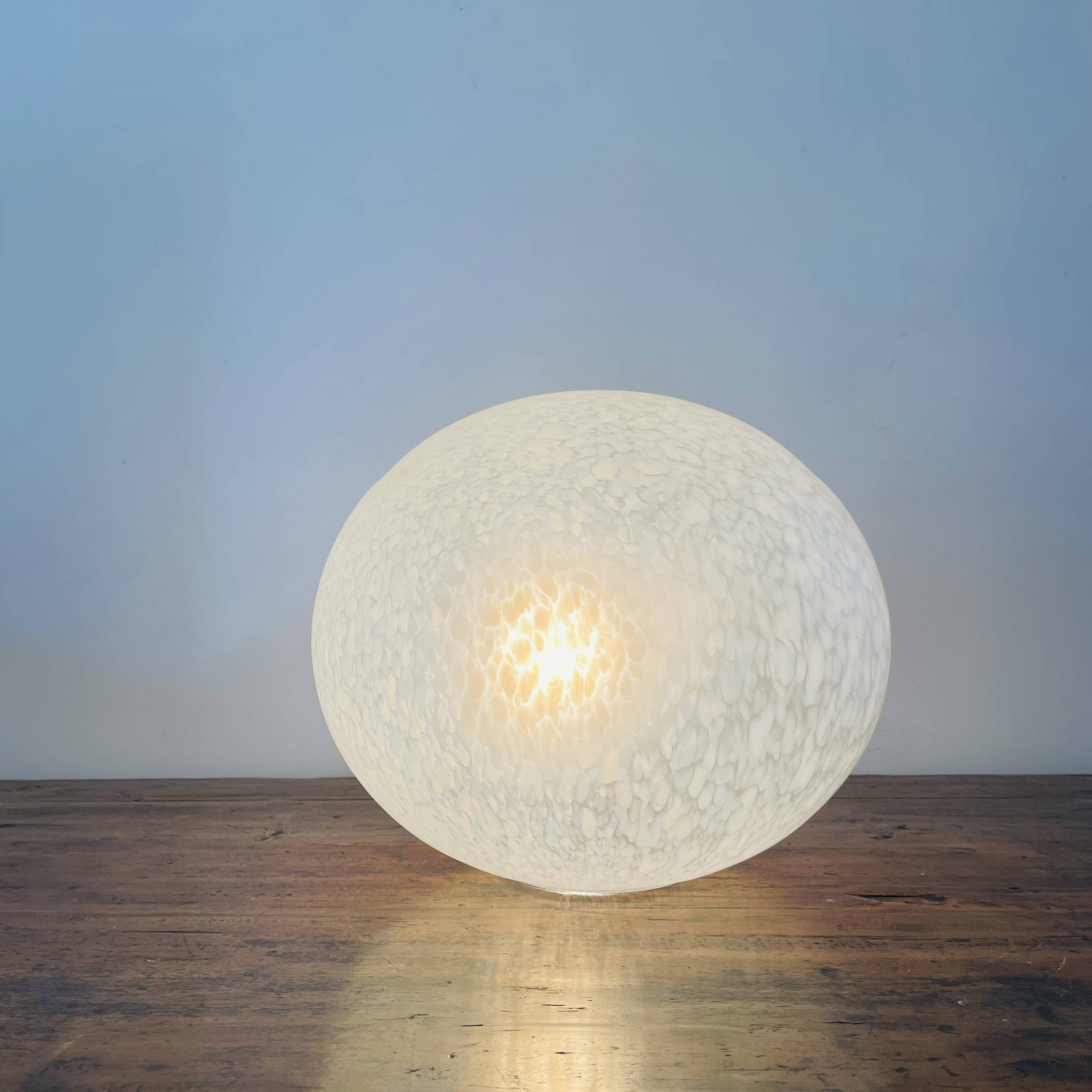 Italian Pebble Lamp in Speckled White Glass (1980) – 29 cm