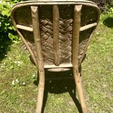 Round garden table