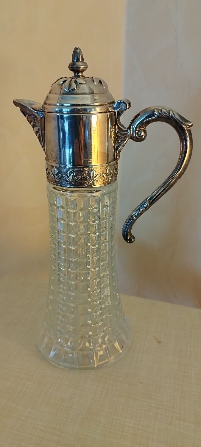 Crystal pouring decanter