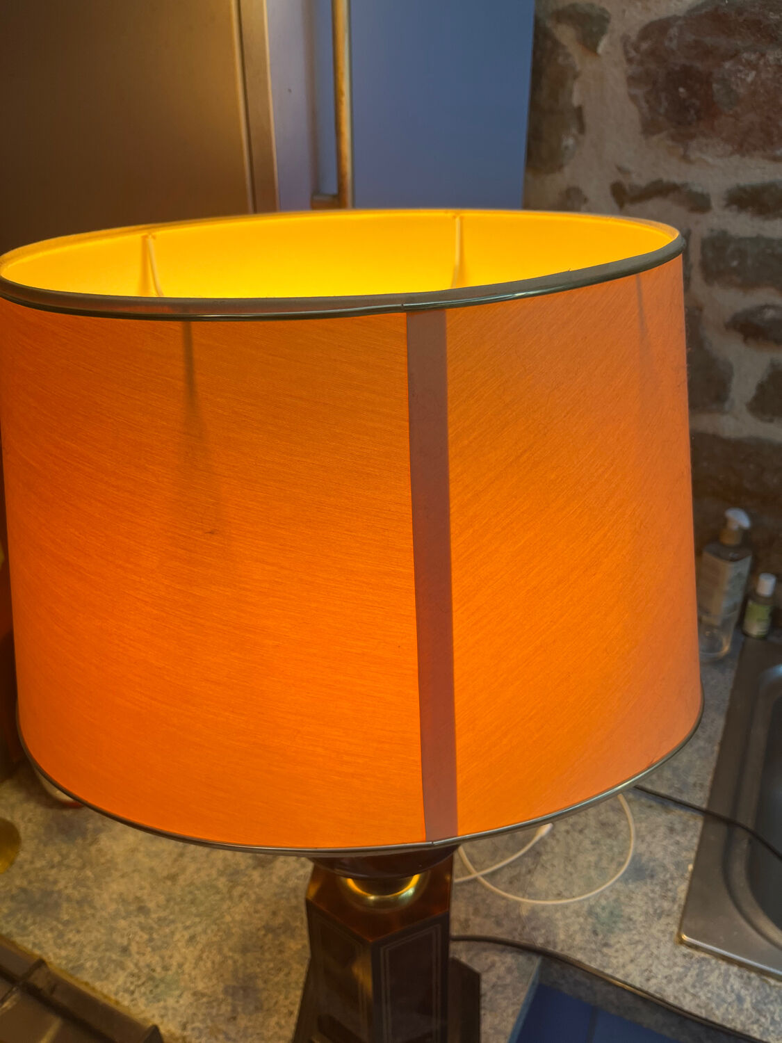 Table lamp