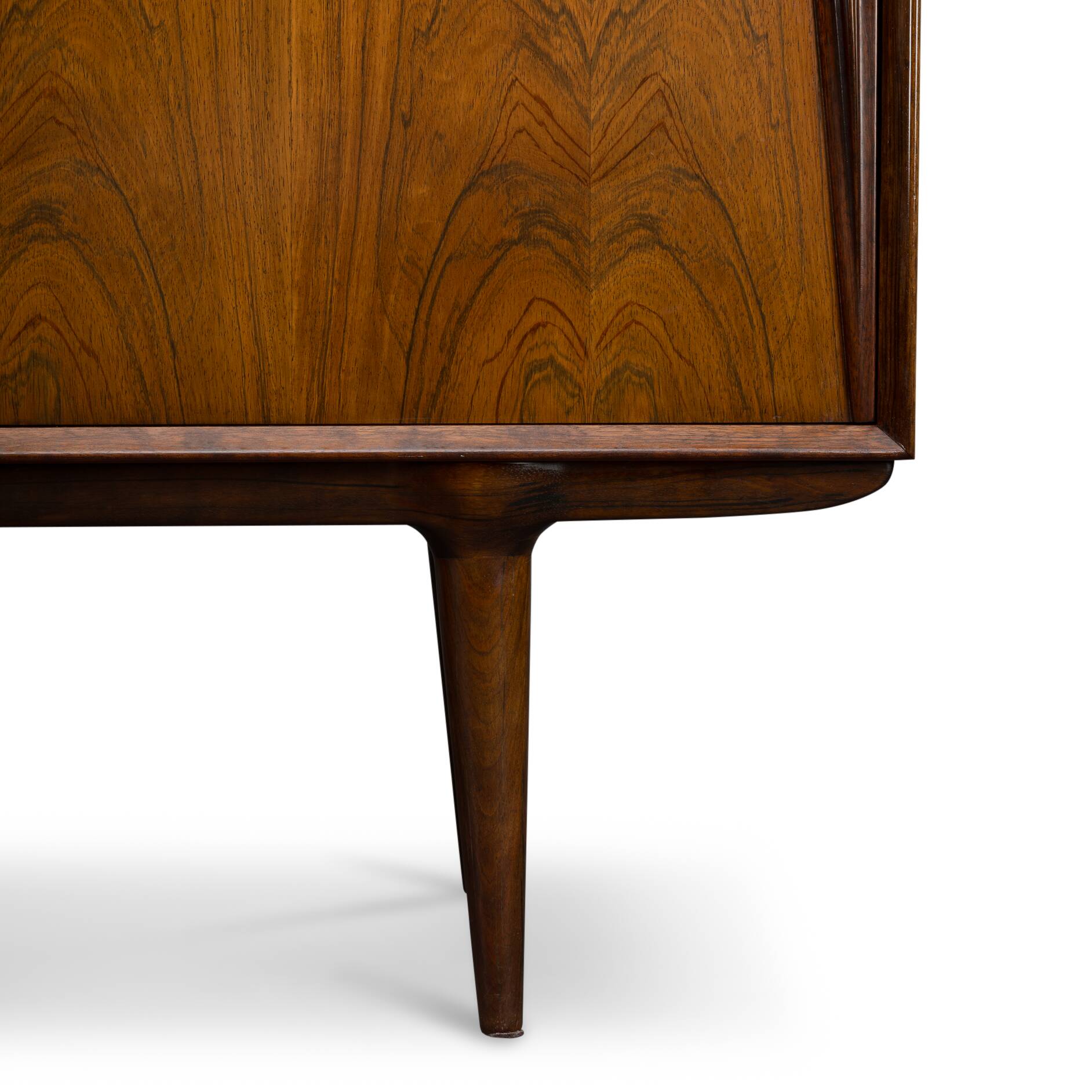 Danish buffet in rosewood, model no. 18, made in Oman by Jun Mobelfabrik, 1960s.