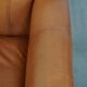 Fauteuil en cuir de vachette couleur cognac