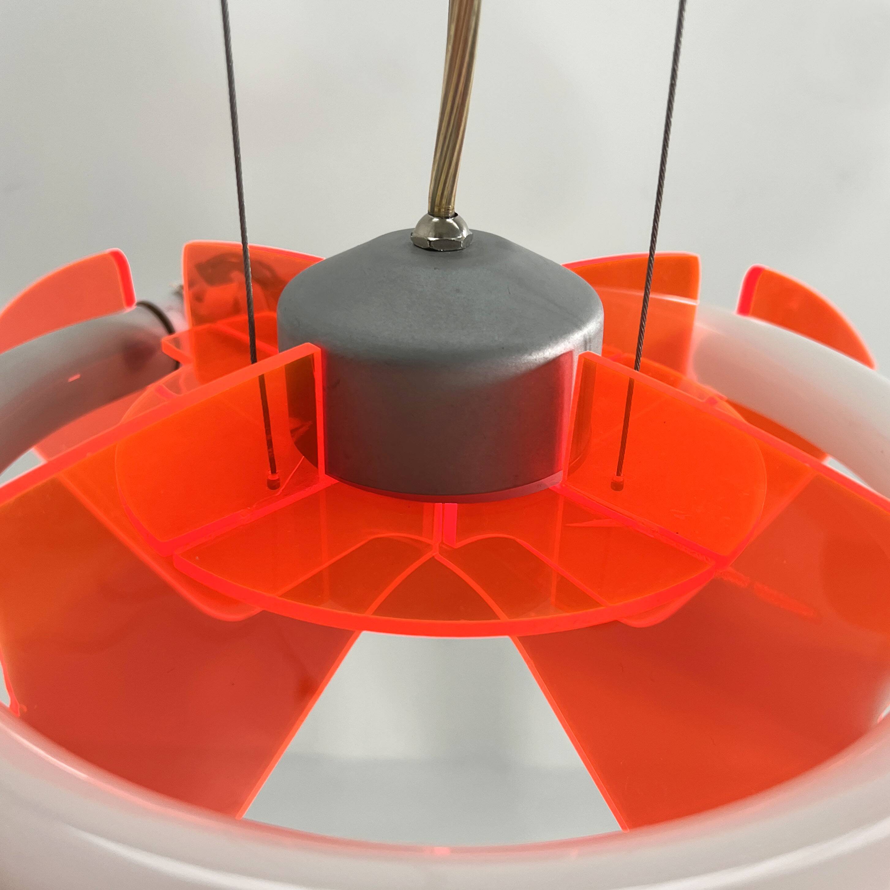 Suspension Fluo Rose par Arteflash, 1990