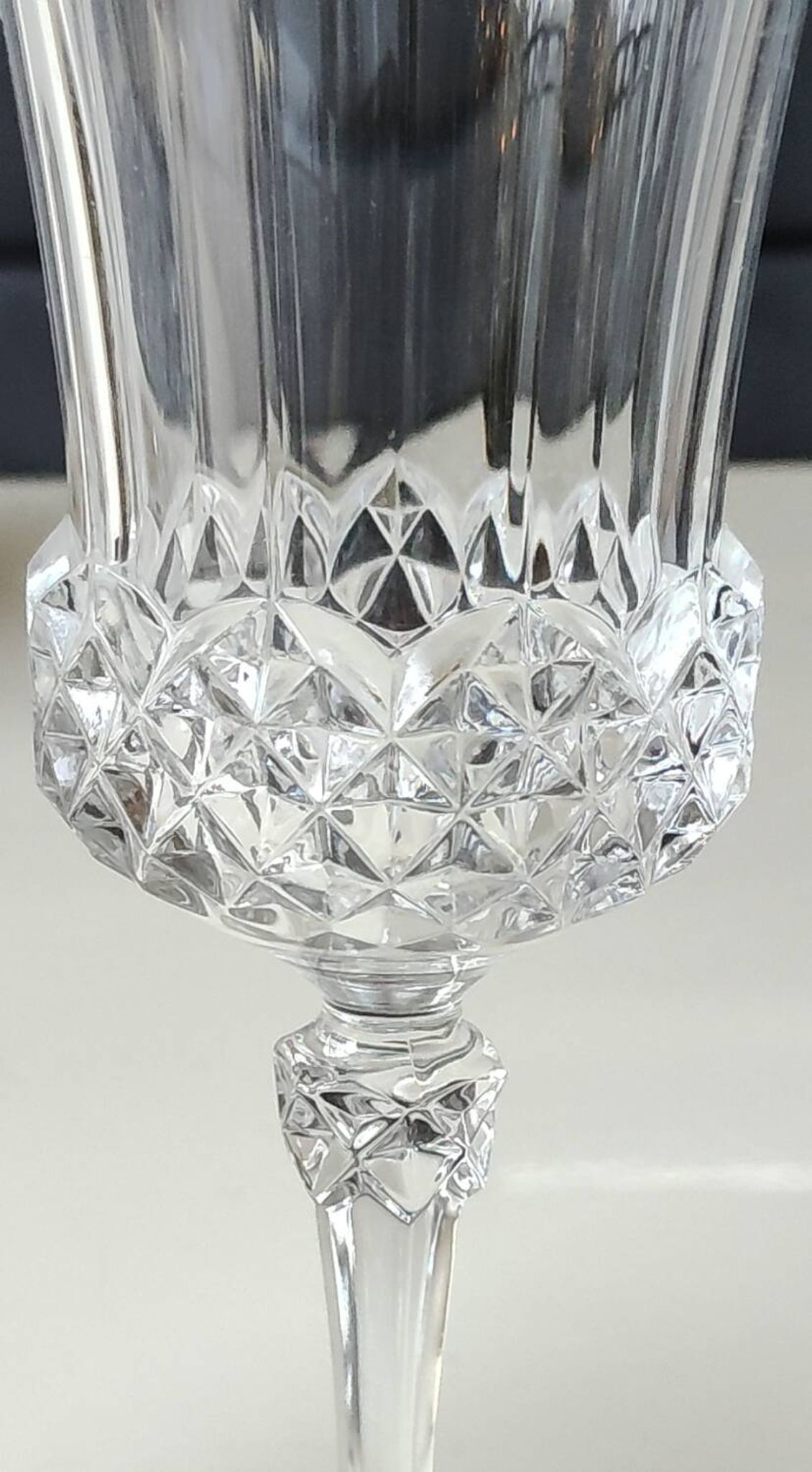 Lot of 6 x Large Wine Glasses. Valencay Gold/Crystal d'Arques model.