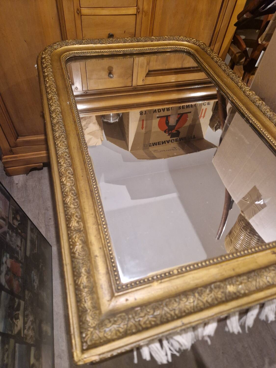 Antique Trumeau mirror in wood and gilding, in good condition.