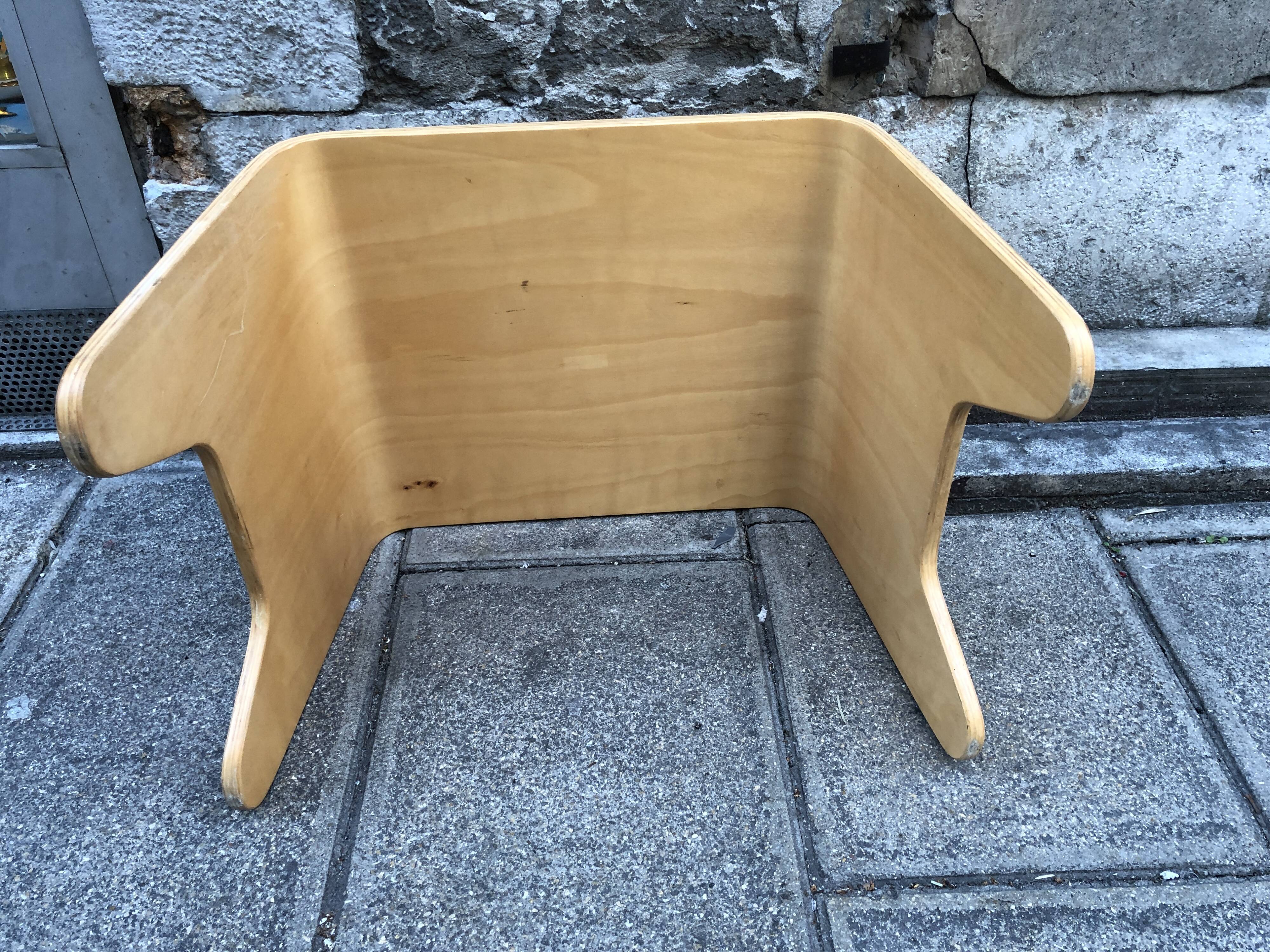 Coffee table Design in vintage curved wood
