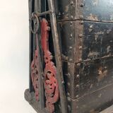 Large lacquered wooden wedding chest - China - 19th century