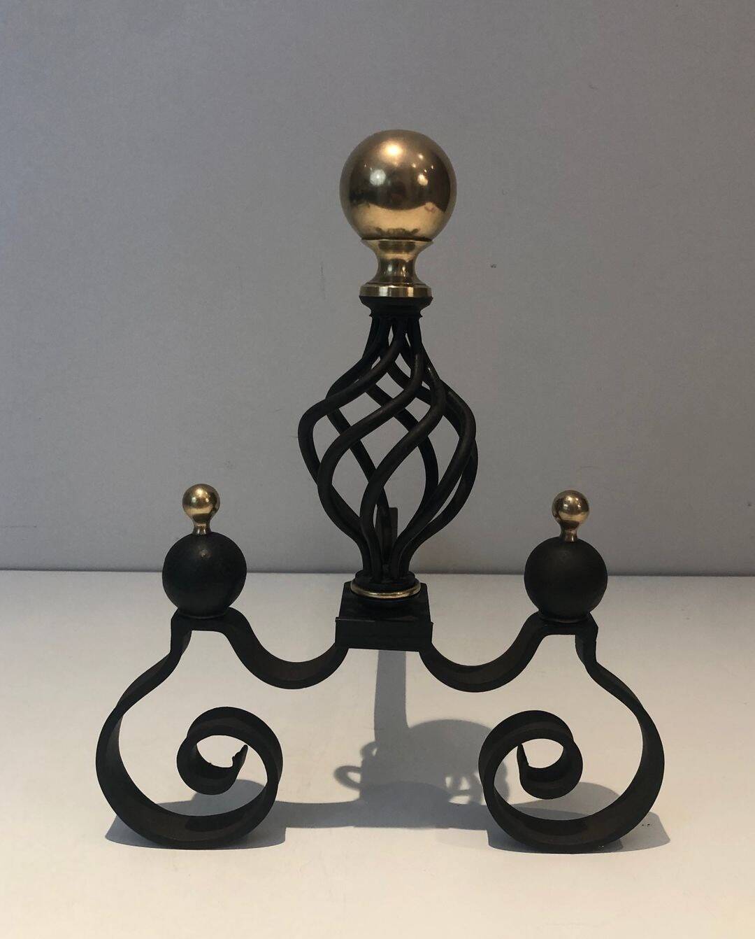 Paire de Chenets en Fer Forgé à Boules de Laiton Poli et Corps en Cage Ajou