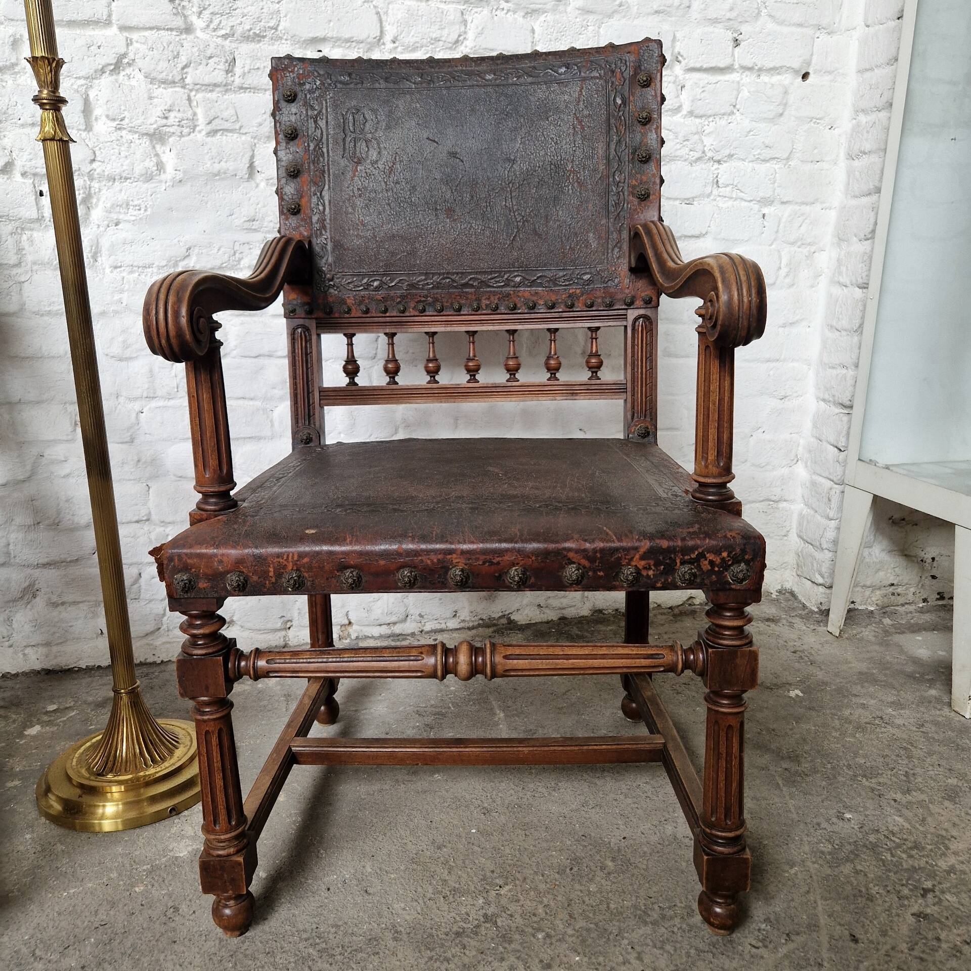 2  fauteuils Henri II