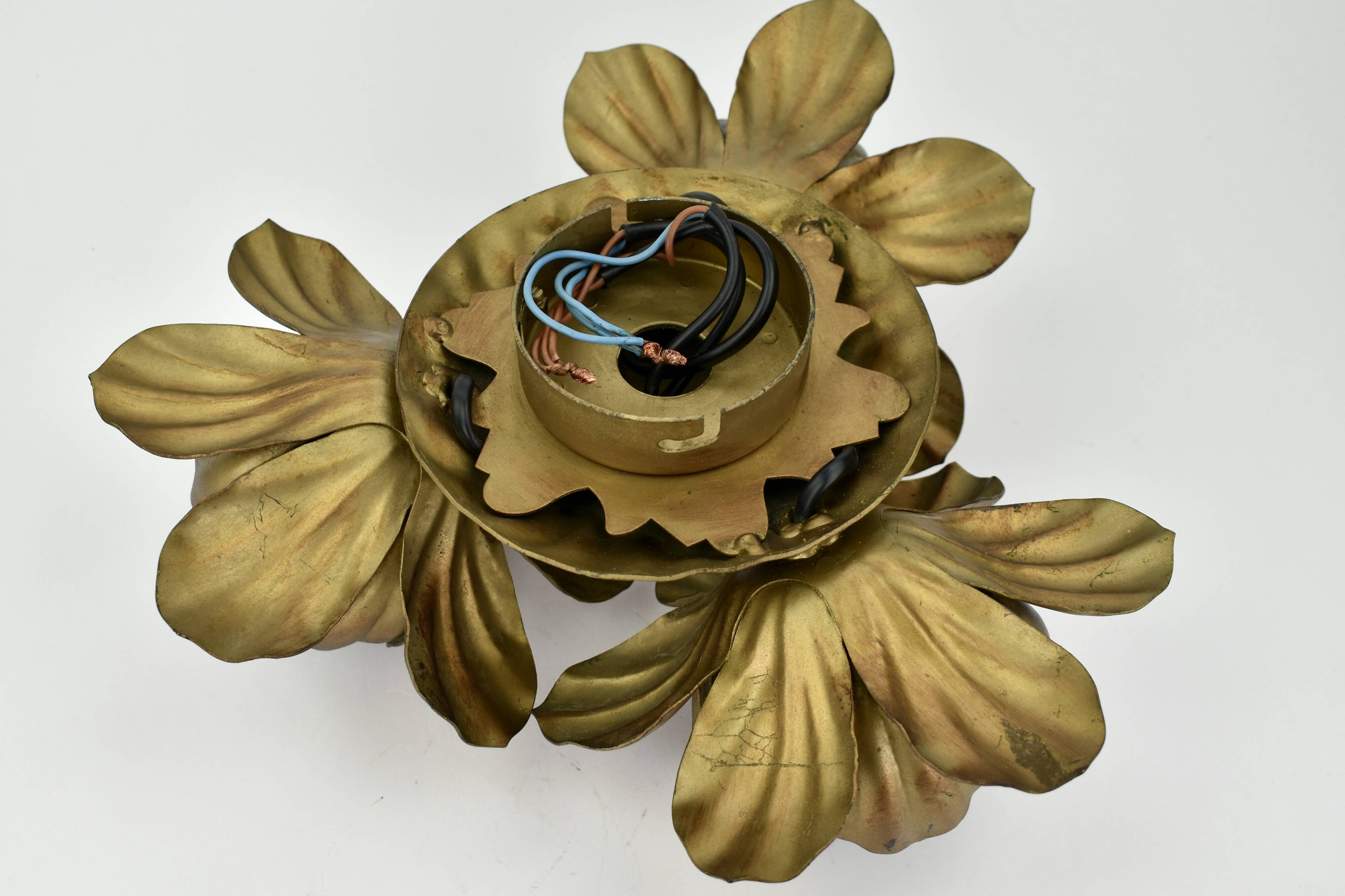 Plafonnier italien en tôle peinte, milieu du XXe siècle, années 1960