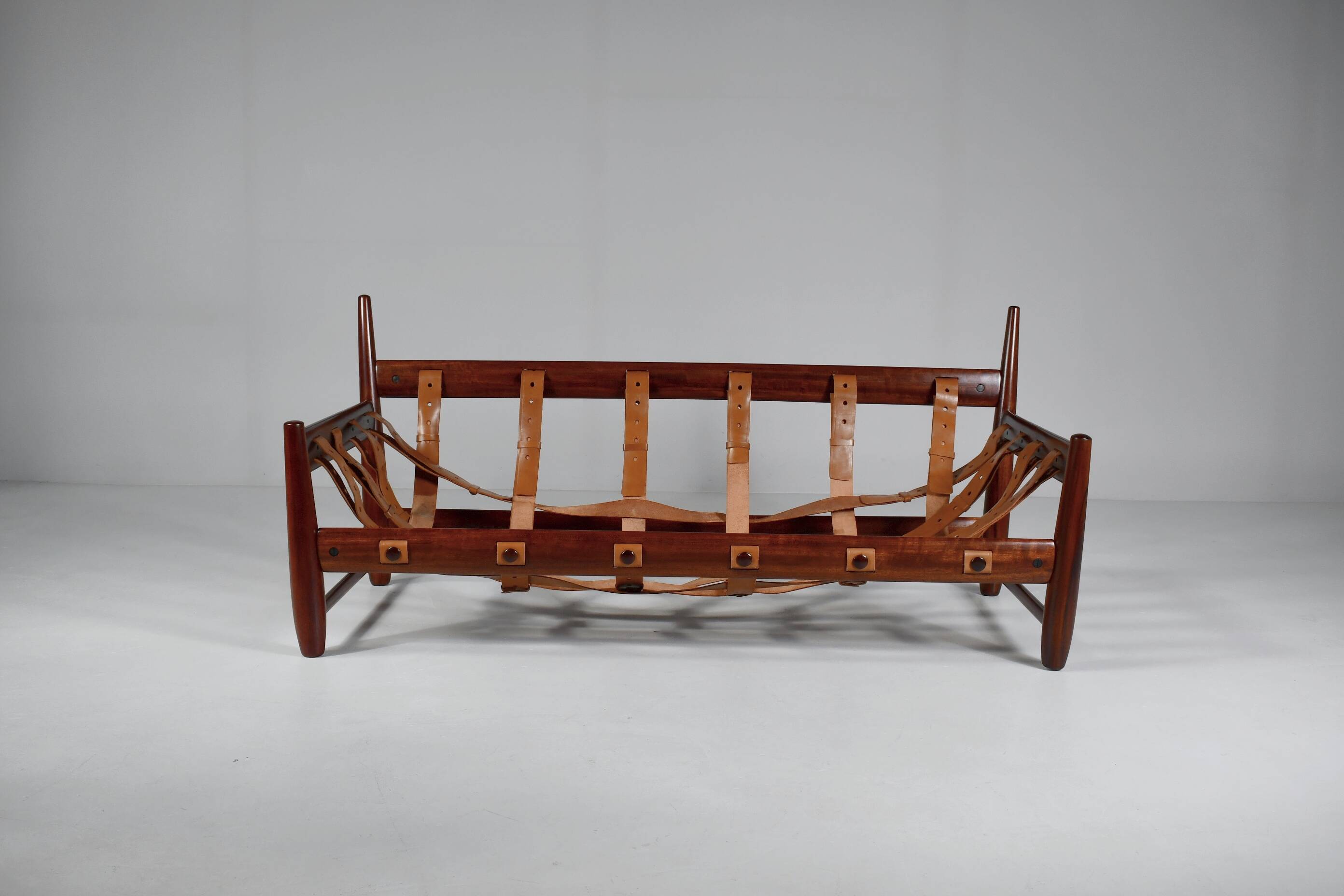 Mole sofa in leather by Sergio Rodrigues. 1960s Made in Brazil