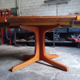 Scandinavian extending table