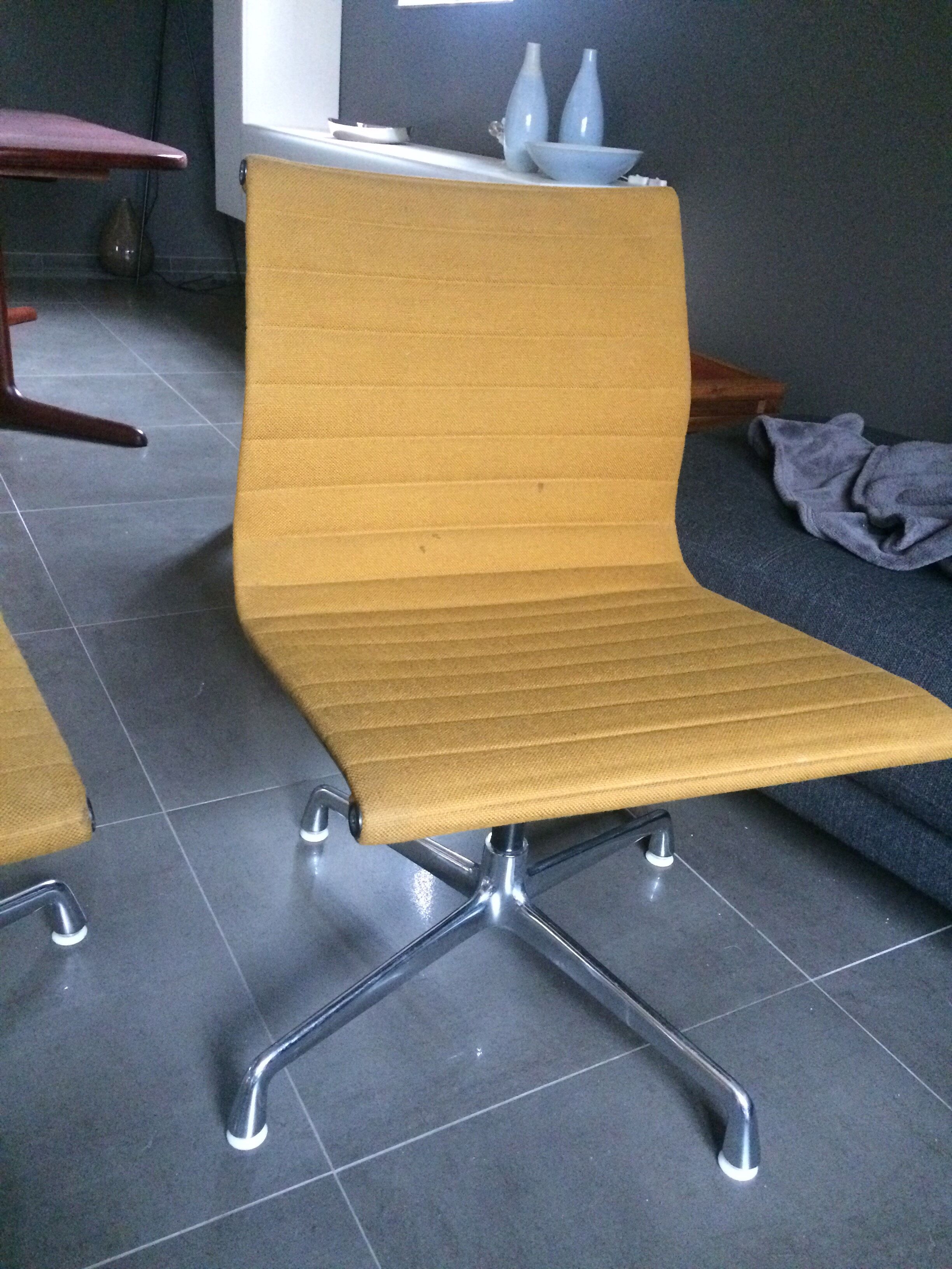 Chairs EA 105 by Charles & Ray Eames for Herman Miller