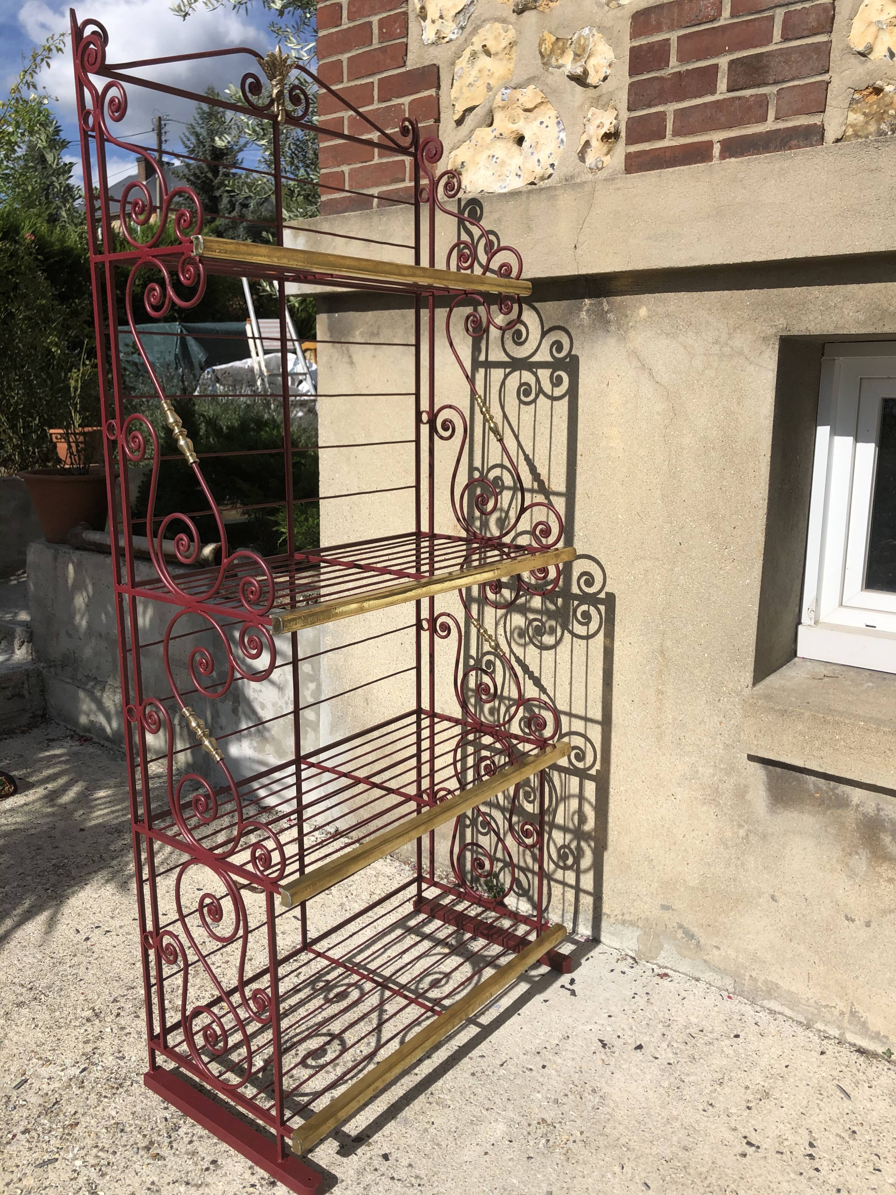 Old baker's grid, dating back to the early 20th century, made of wrought iron and brass