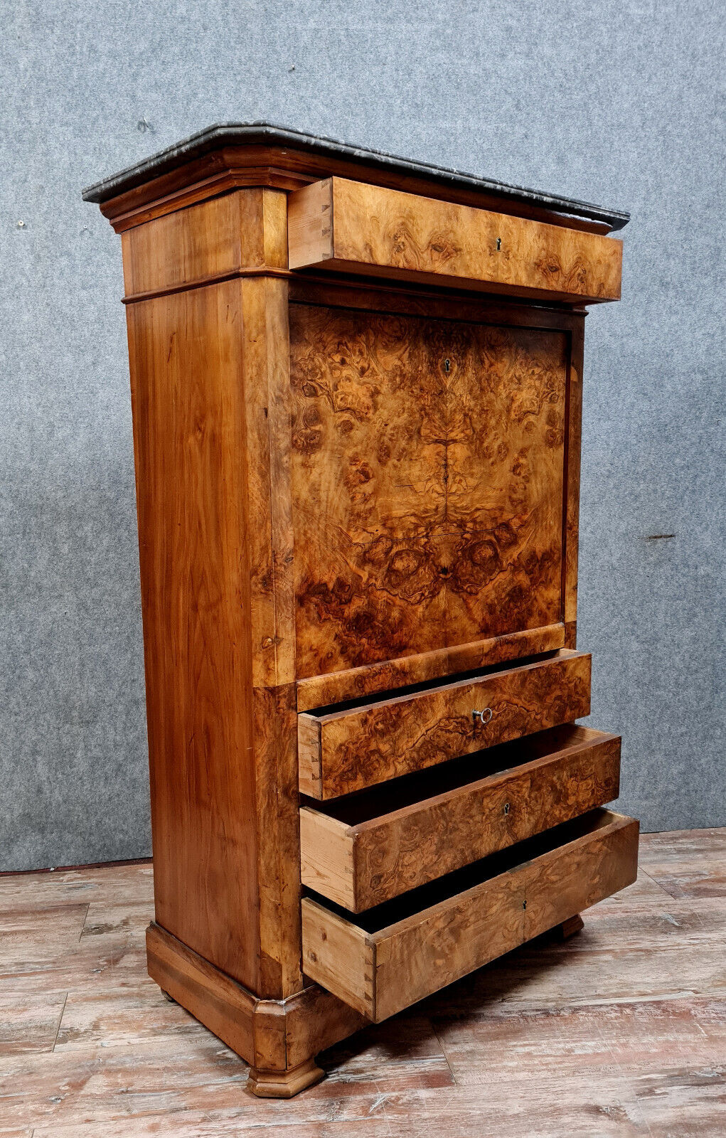 Secretary Louis Philippe in walnut bramble around 1830