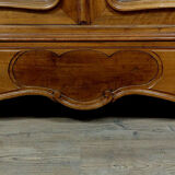 Louis XV wardrobe in walnut with blond patina circa 1880-1900
