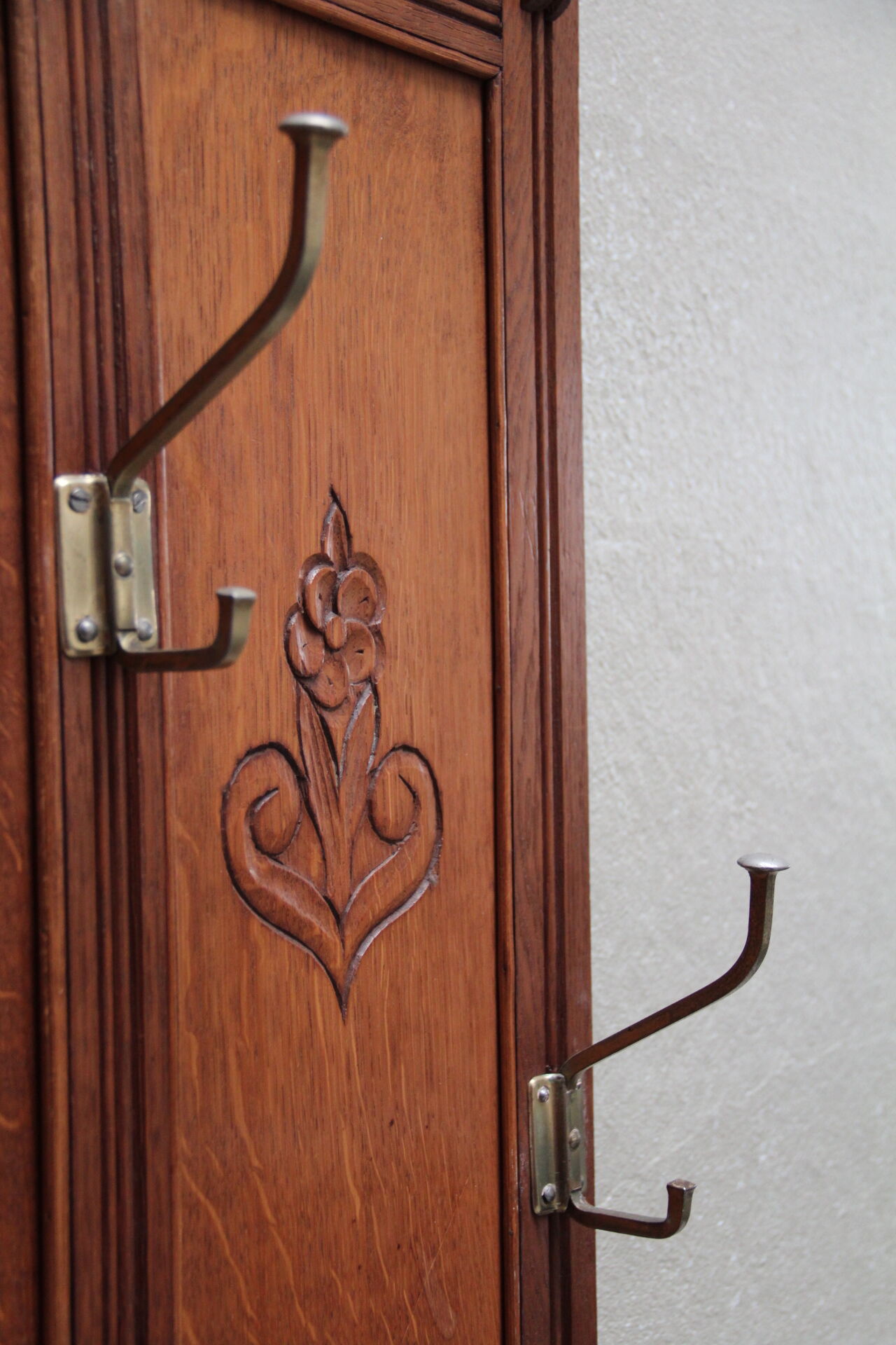 Wardrobe cabinet oak mantel in early XX °