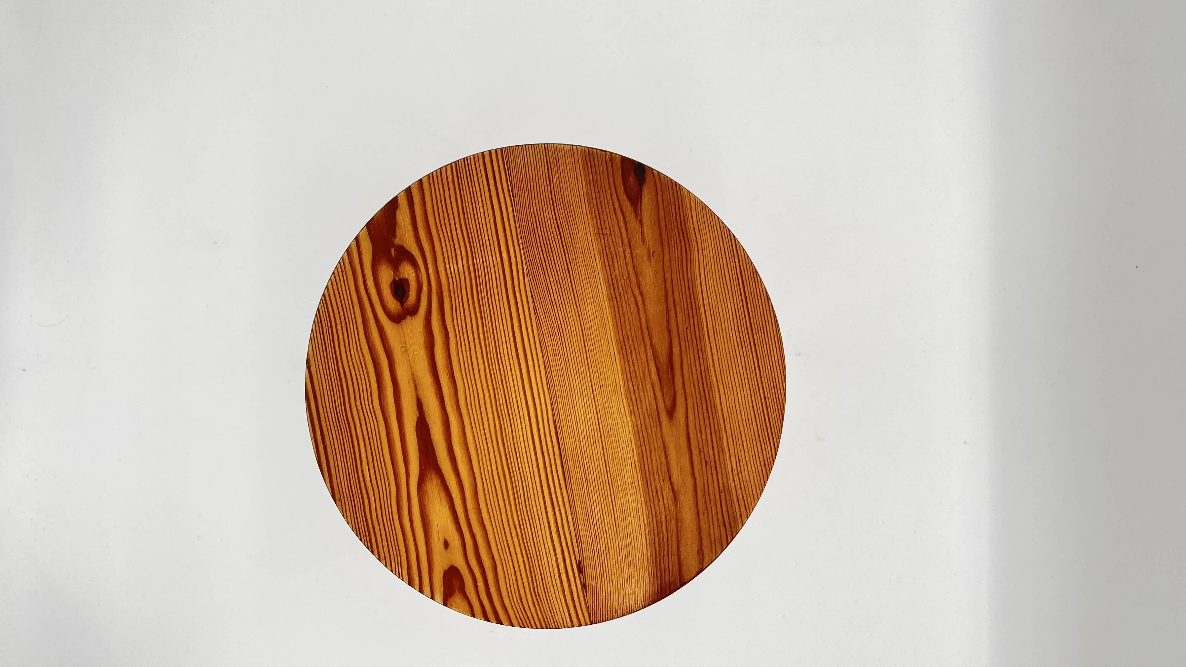 Tripod shepherd's stool in pine