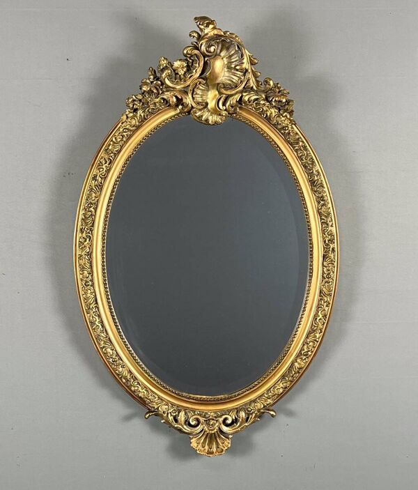 Miroir ovale en bois doré de style Louis XV, XIXe siècle