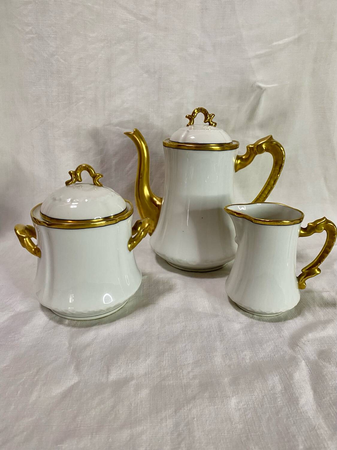 3-piece coffee service in Limoges porcelain – white and gilded