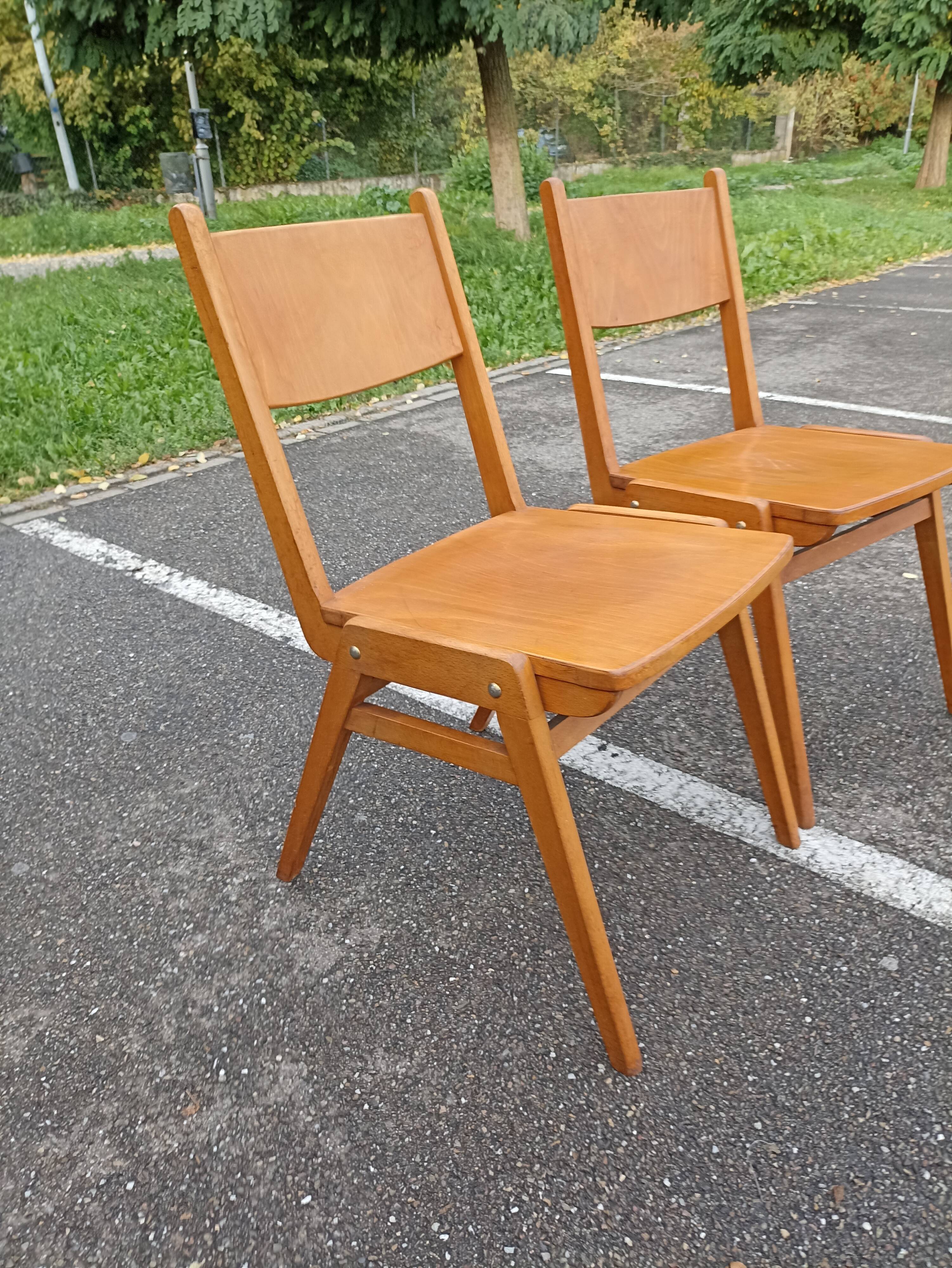 Set of 6 vintage stackable chairs