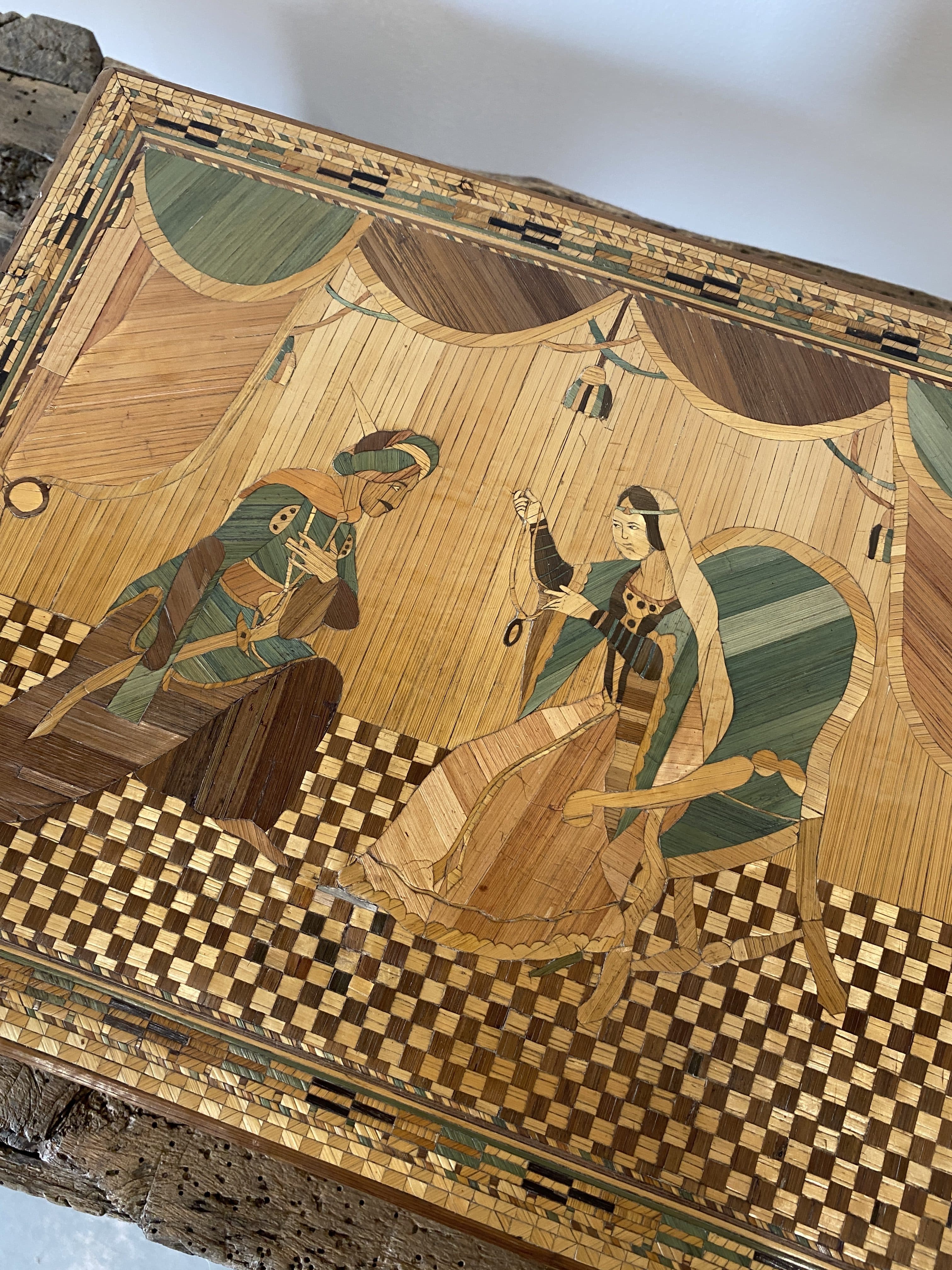 Jewellery box, secrets, straw marquetry and oriental patterns.