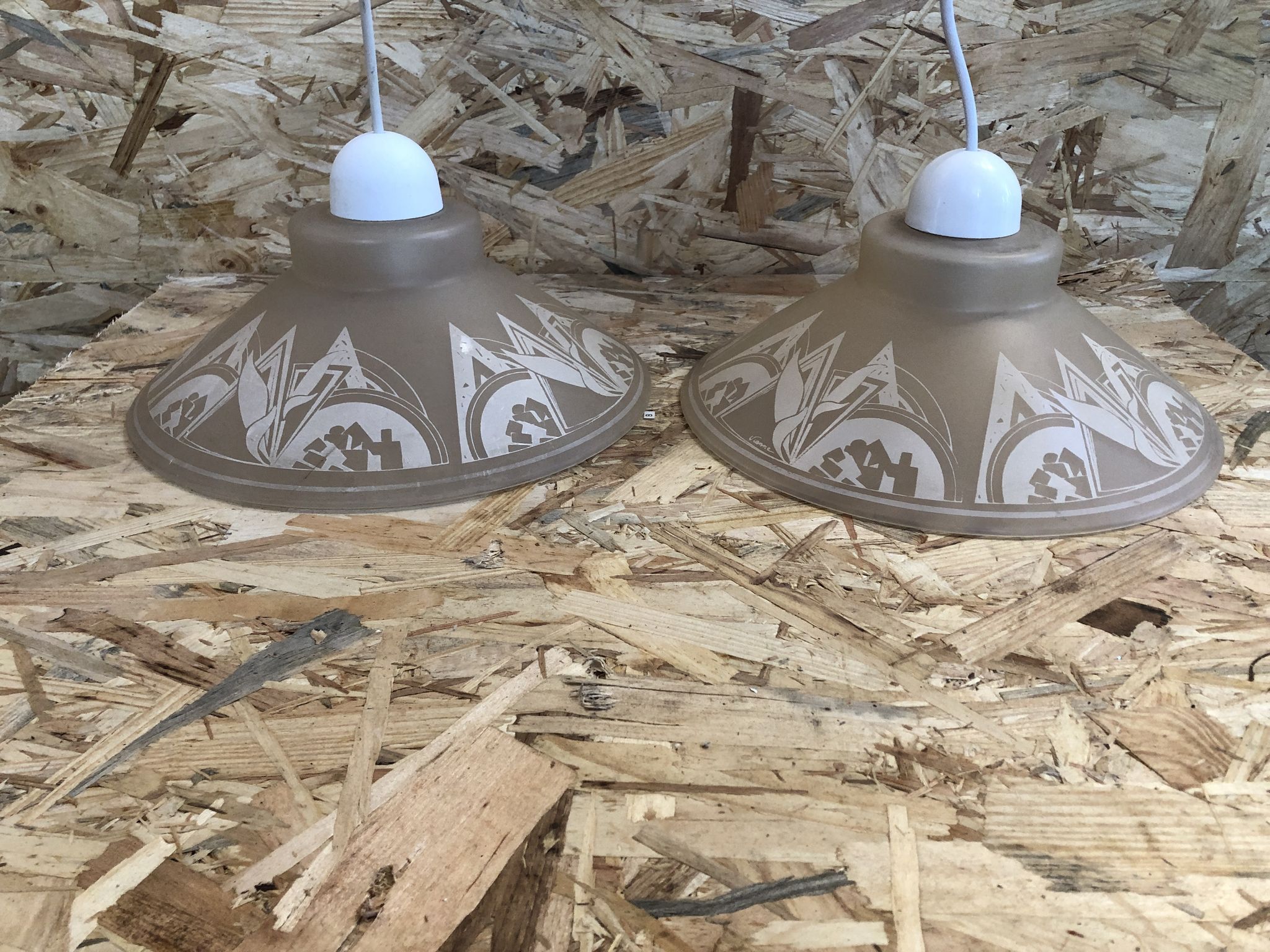 Ancienne paire suspension vianne verre moulé + décor + fil blanc vintage