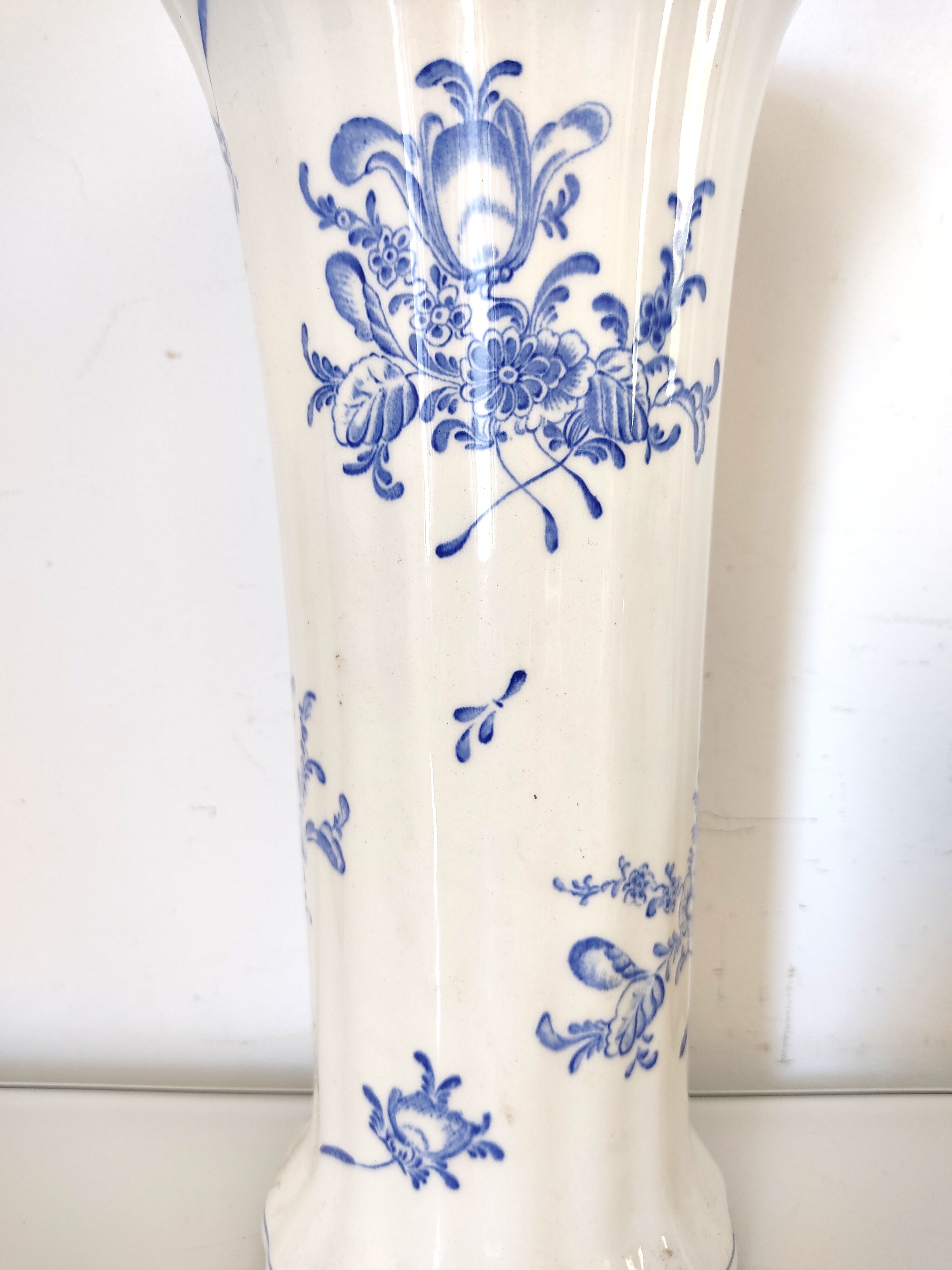 Boch La Louvière vase Blue and white