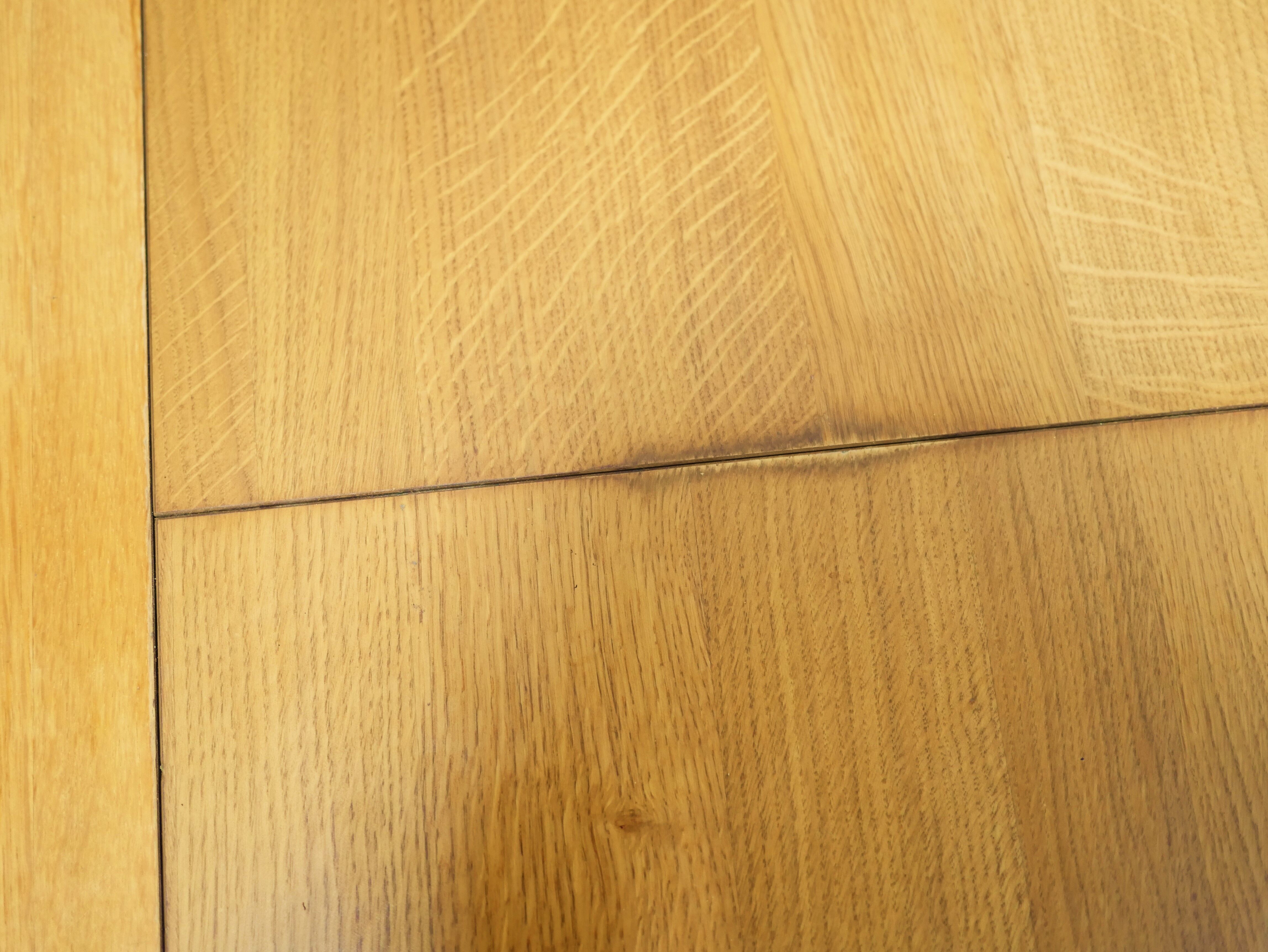 Vintage stretchy dining table