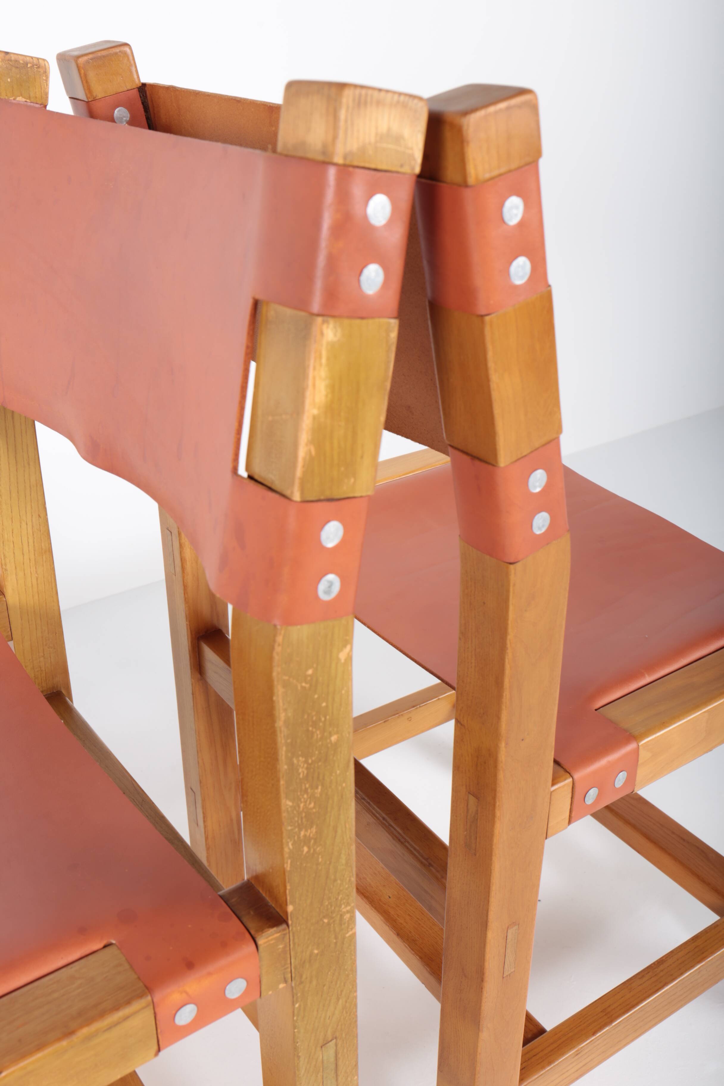 Set of 6 chairs in elm and leather Maison Regain edition