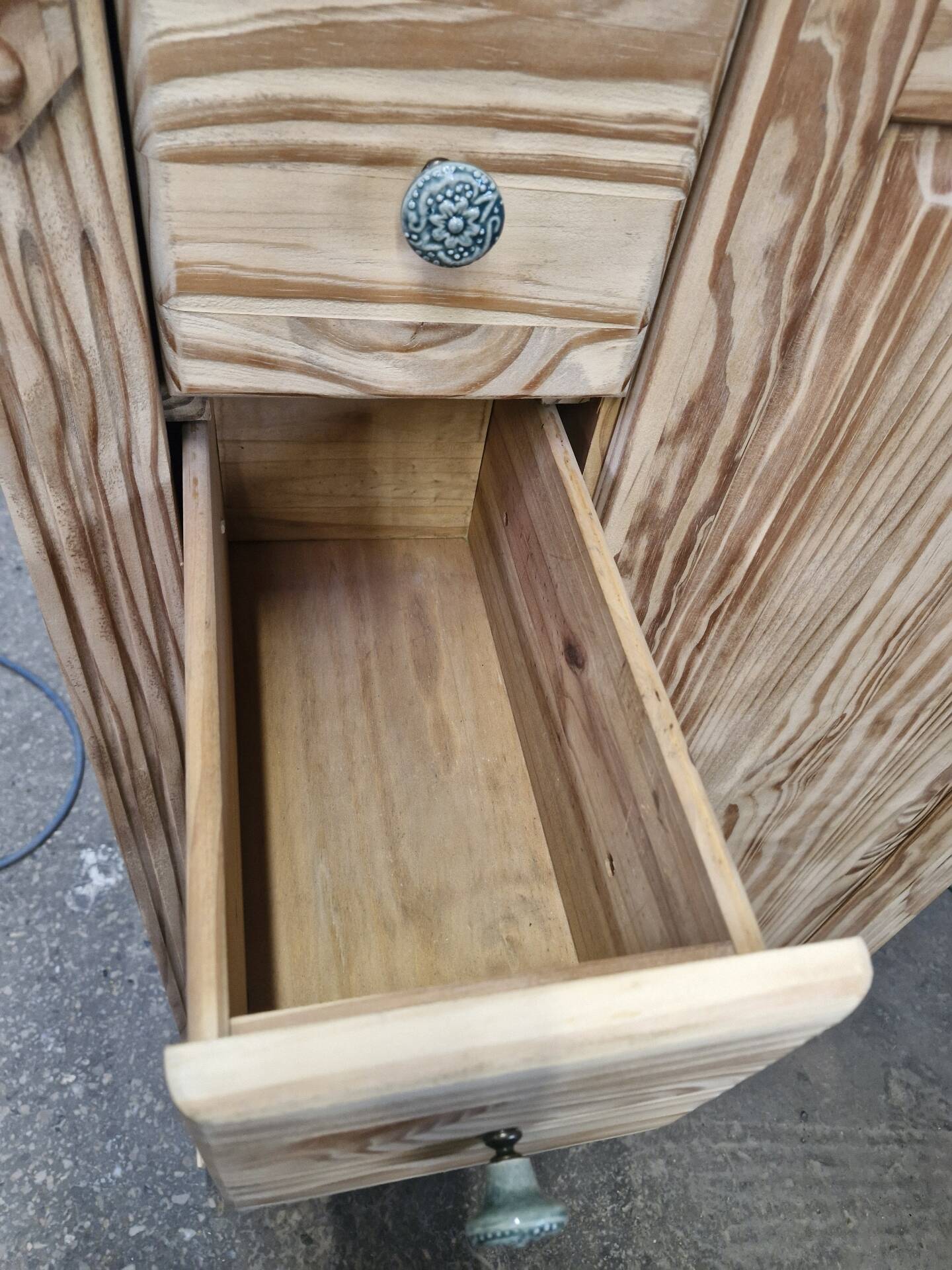 Pine storage furniture Aerogommer