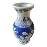 Chinese vase in fine porcelain