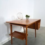 Teak vrijstaand partner bureau met schuine vormen, lades en extra werkblad